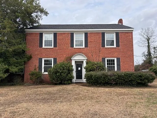 Spacious and Inviting Home in Aberdeen, Mississippi