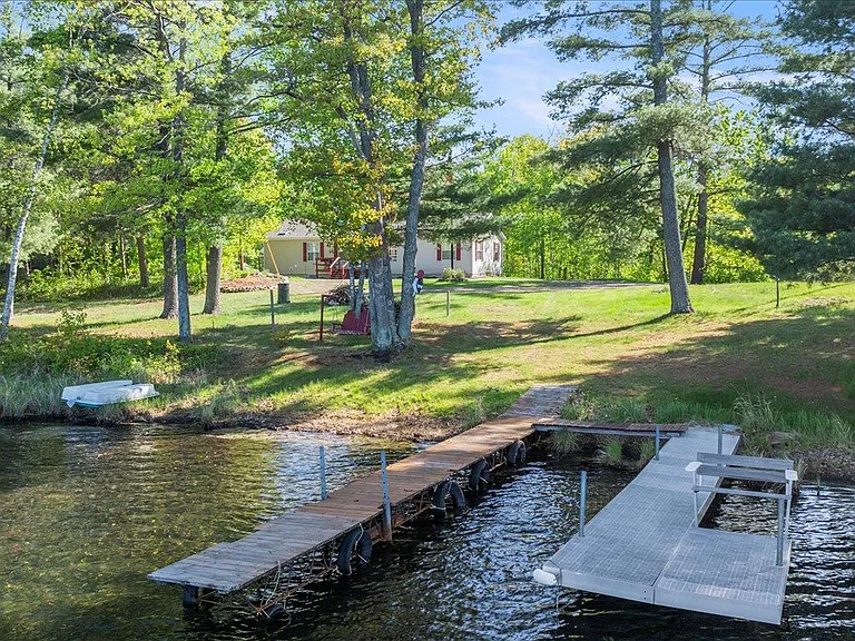 Modernized 3-Bedroom Lakeside Escape on Private Acres in Longville