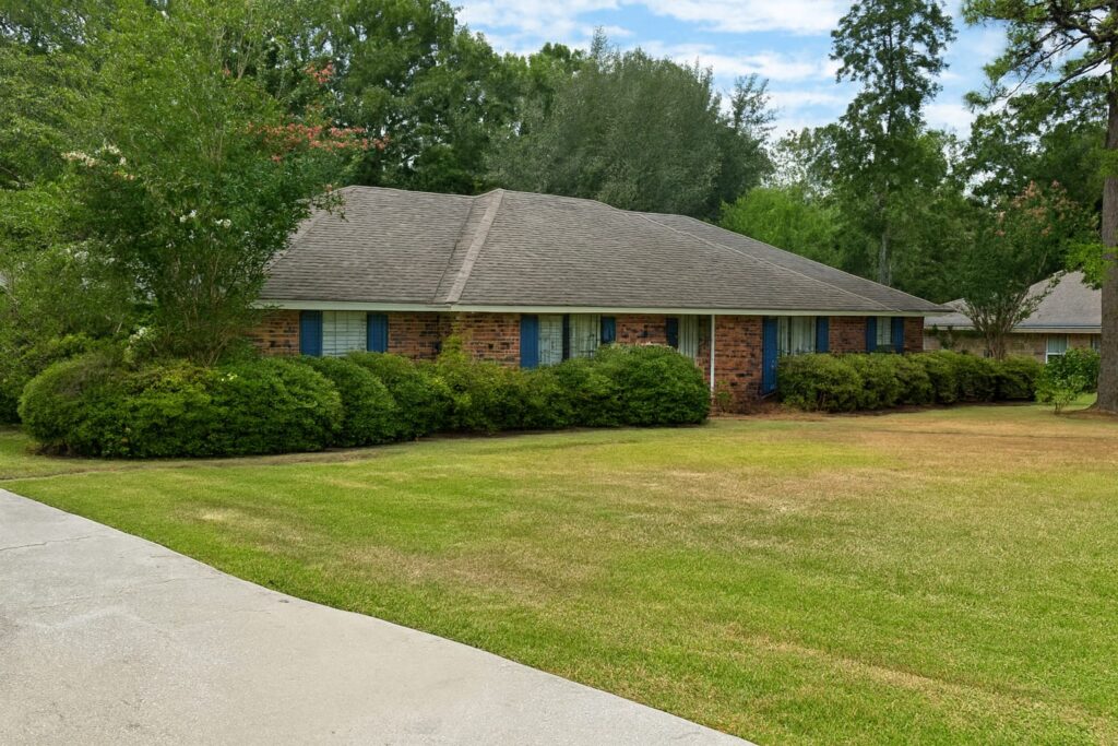 Spacious Single-Story Home on Half-Acre Lot in West Lake Manor, Hattiesburg