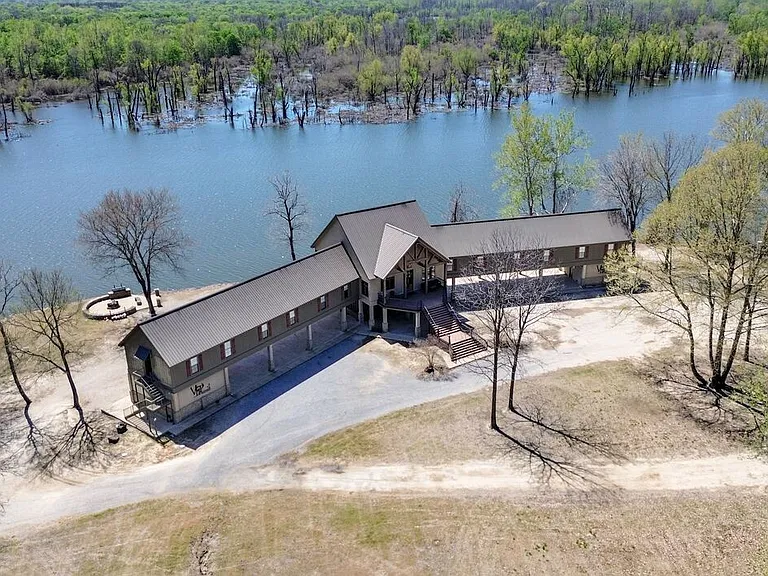 Secluded Sporting Retreat in Mayersville, Mississippi