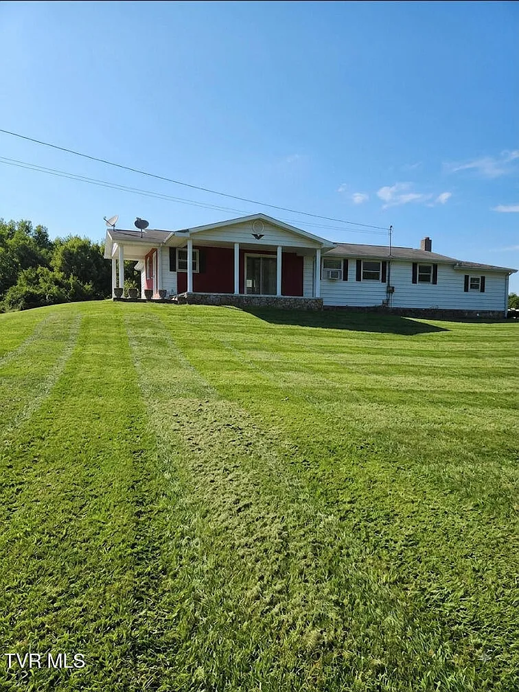 Charming Country Home with Spacious Living in Pounding Mill, Virginia
