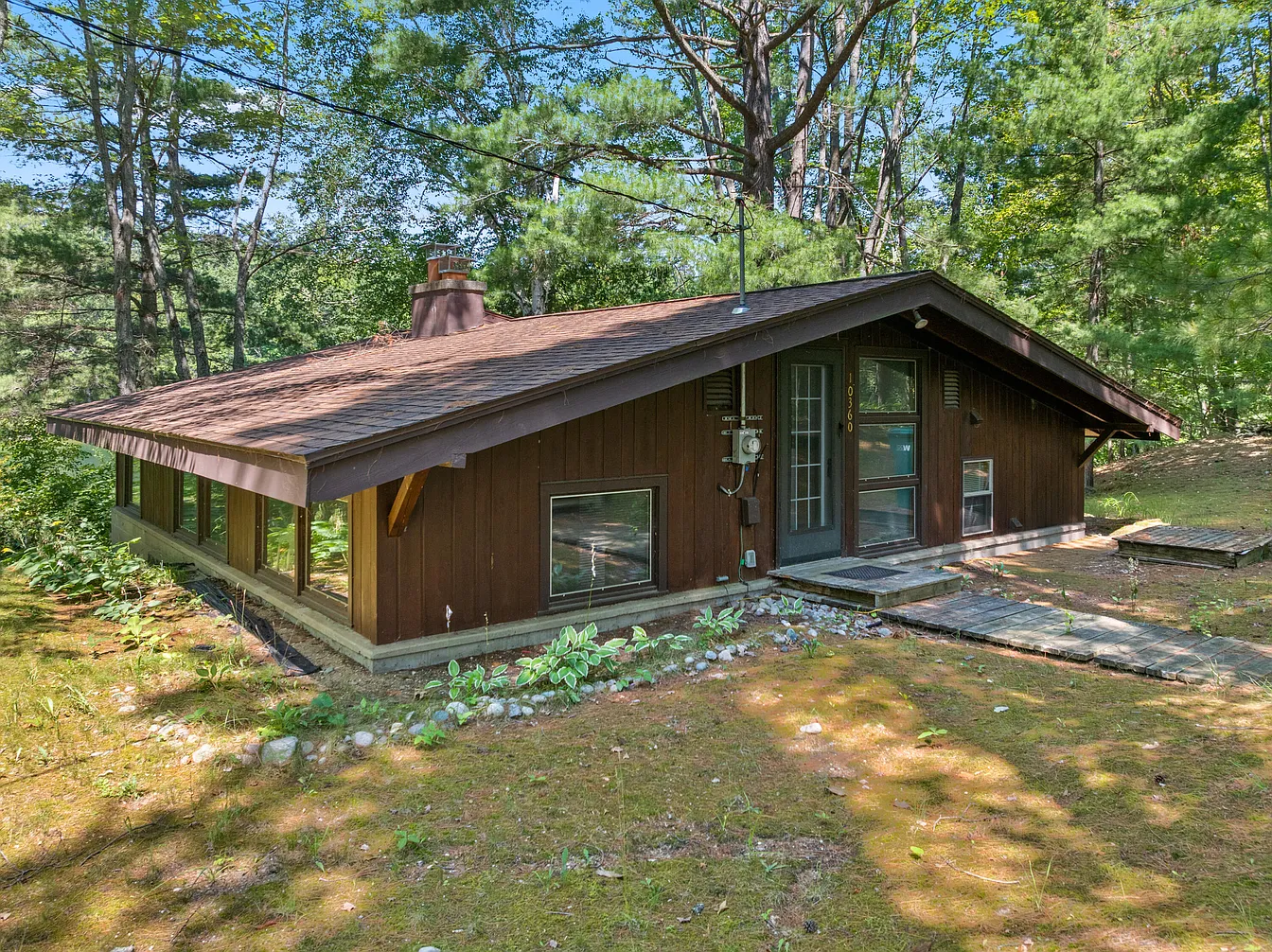 Charming Lakefront Cottage on Little Bradford Lake in Gaylord, Michigan