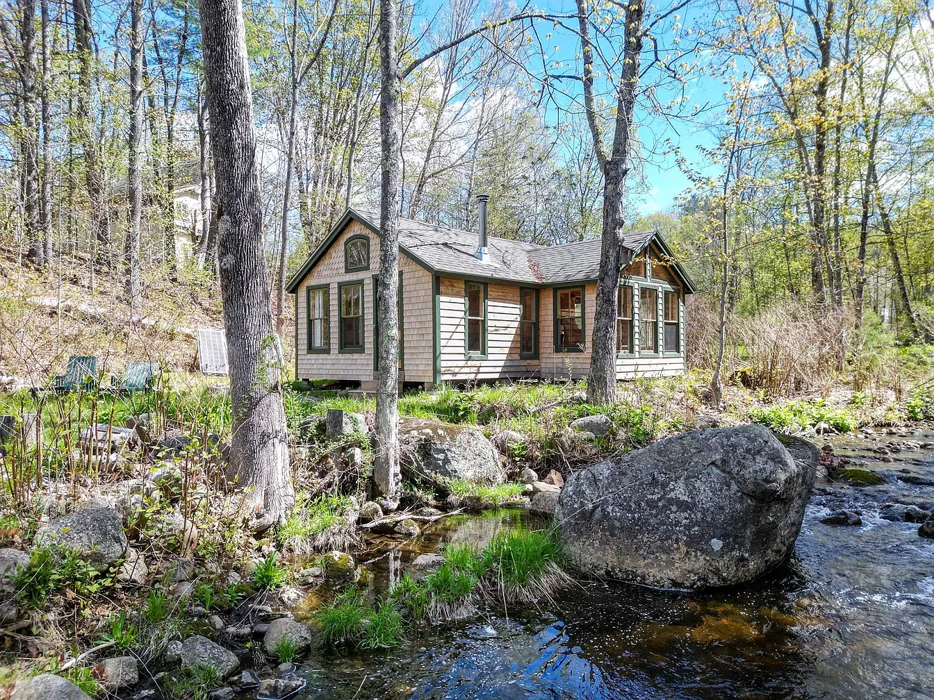 Charming Off-Grid Brookside Cabin Retreat in Madison, New Hampshire