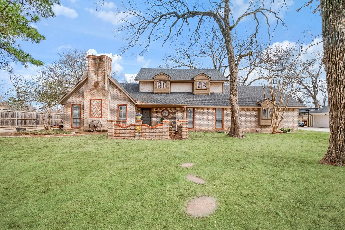 Charming Country Home in Paris, Texas