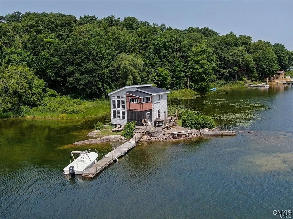 Charming Waterfront Retreat on Wellesley Island, New York