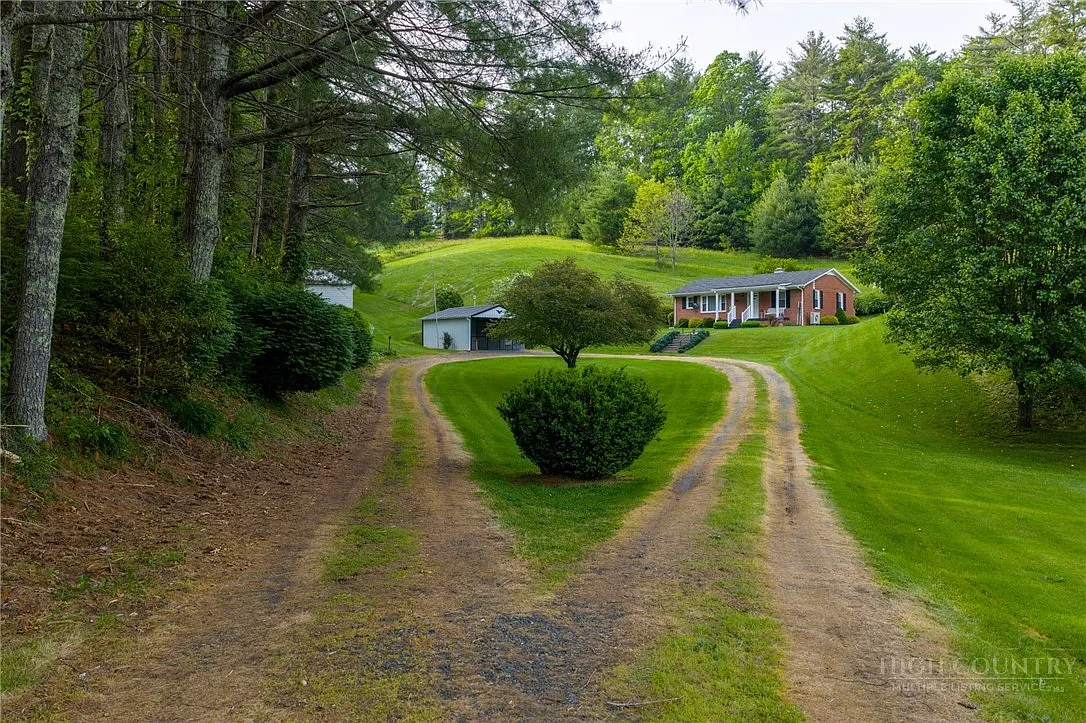 Charming Mountain Retreat in Laurel Springs, North Carolina