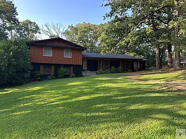 Spacious Renovation Opportunity in Texarkana, Texas