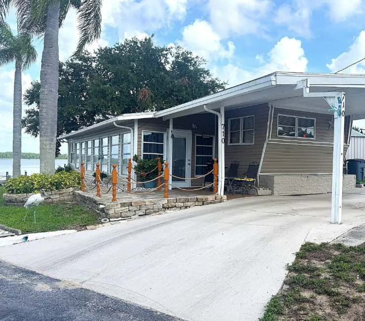 Charming Lakefront Home on Lake Tarpon