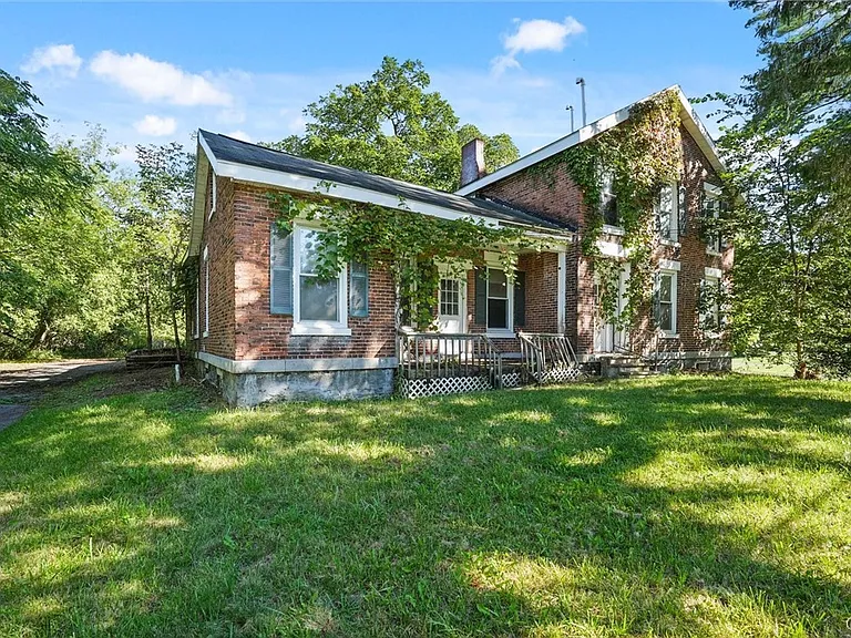 Charming Colonial Home with Barn and Spacious Yard in Cicero