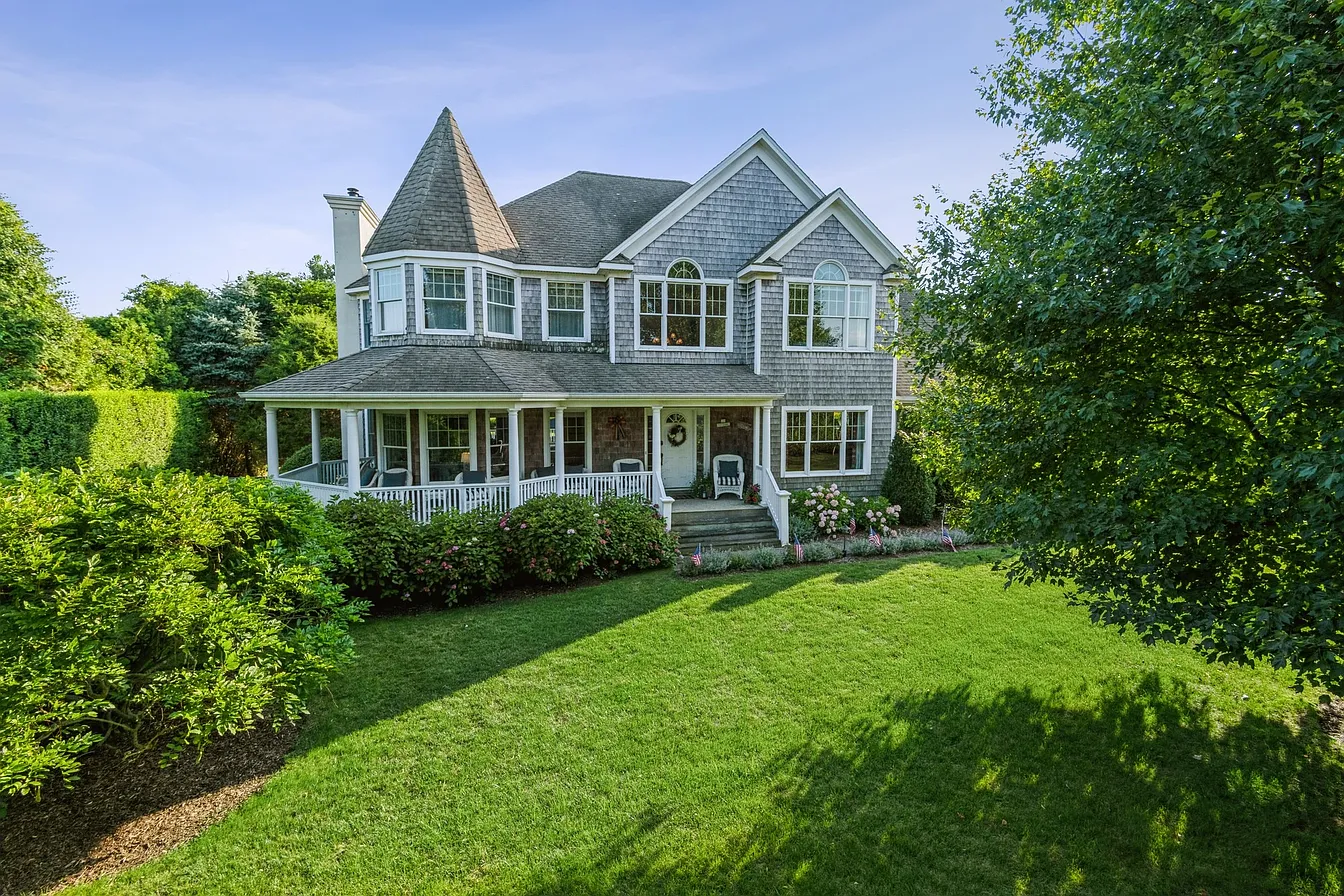 Elegant Water Mill Retreat with Heated Pool Near the Beach