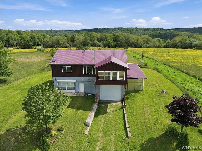 Peaceful Country Retreat with Pond and Scenic Views in Machias, New York