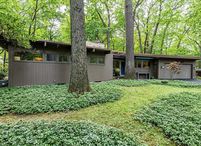 Mid-Century Woodland Retreat with Vaulted Ceilings and Character