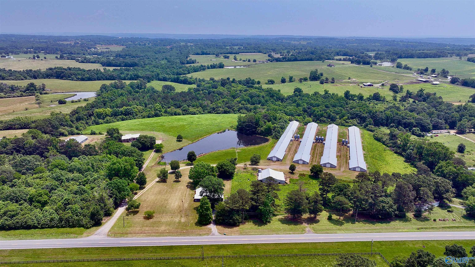 Expansive Countryside Farm Estate with Scenic Ponds in Arab, Alabama