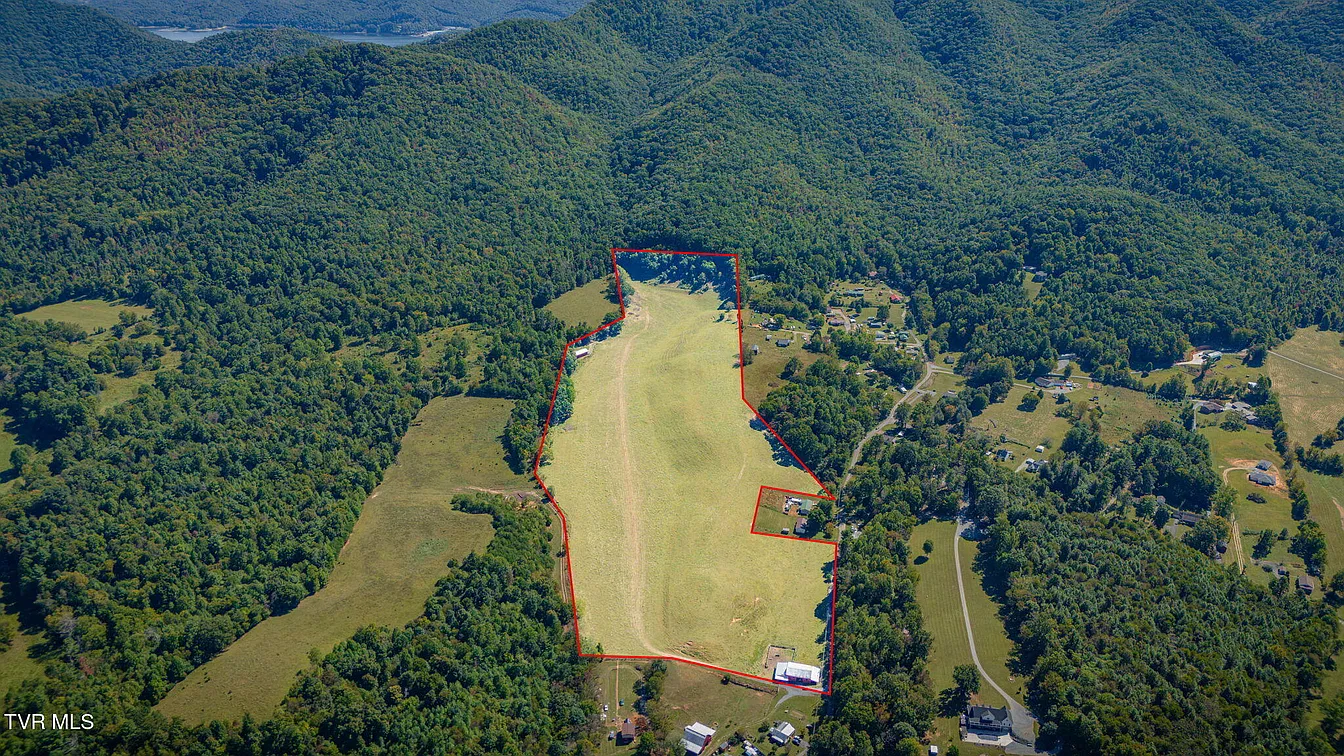 Scenic Mountain Retreat Bordering Cherokee National Forest in Elizabethton, Tennessee