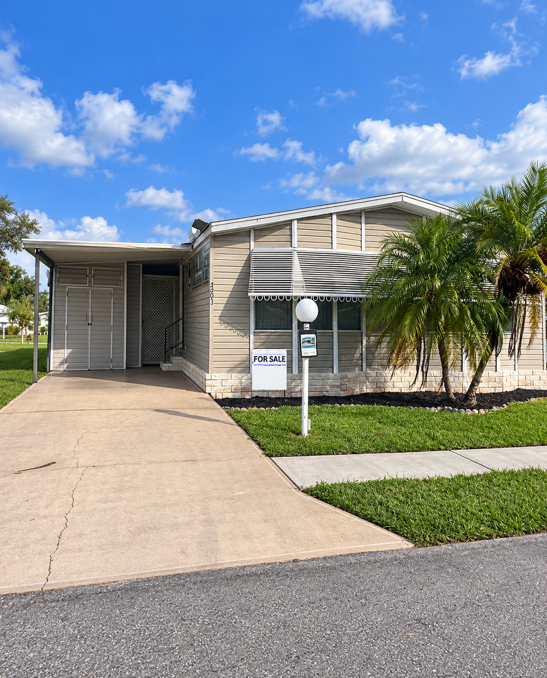 Charming Florida Manufactured Home with Great Renovation Potential in Ellenton